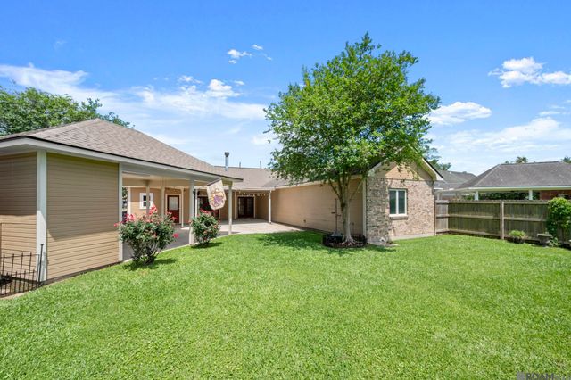 18567 White Oak Dr, Prairieville, LA 70769