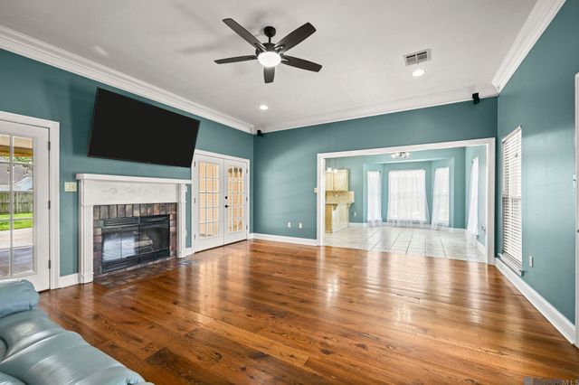 18567 White Oak Dr, Prairieville, LA 70769