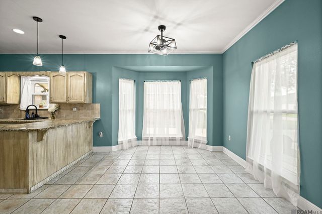 18567 White Oak Dr, Prairieville, LA 70769