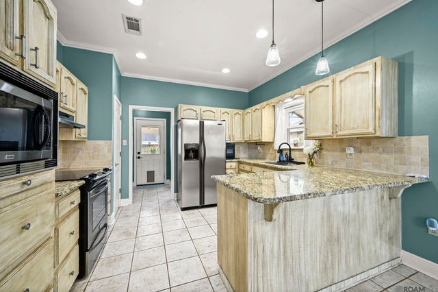 18567 White Oak Dr, Prairieville, LA 70769