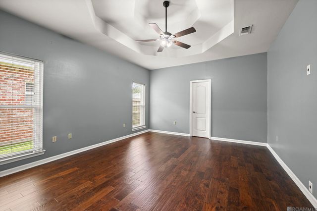 18567 White Oak Dr, Prairieville, LA 70769