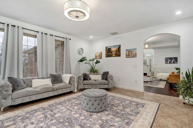 4642 N Farm Road 159, Springfield, MO 65803