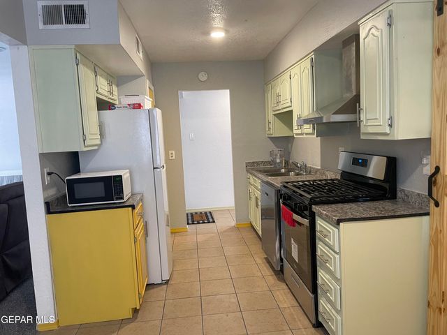 10604 FIELDROCK Court, El Paso, TX 79935
