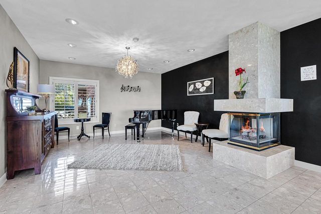 3050 WALDWIC LANE, Oshkosh, WI 54904