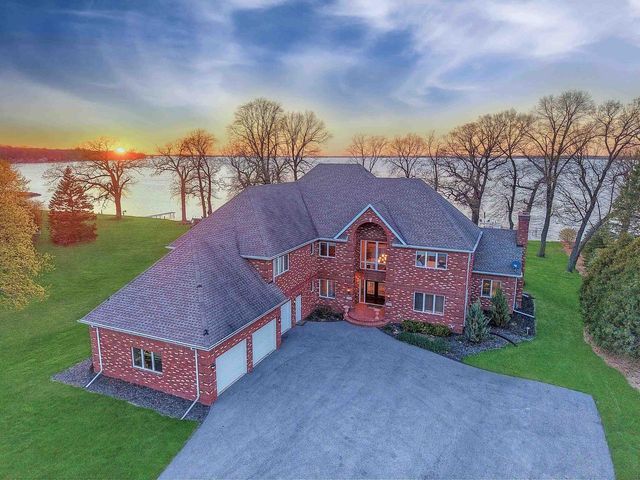 3050 WALDWIC LANE, Oshkosh, WI 54904