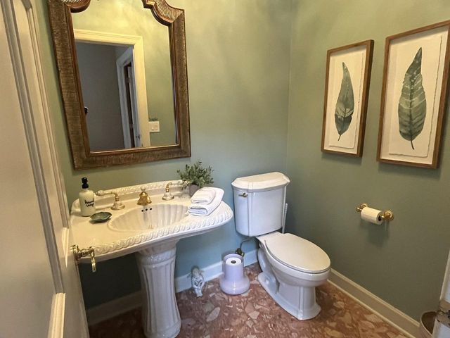 3050 WALDWIC LANE, Oshkosh, WI 54904