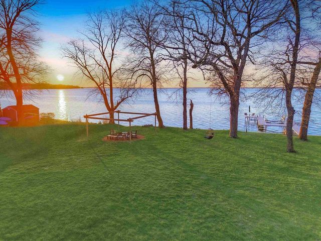 3050 WALDWIC LANE, Oshkosh, WI 54904