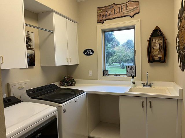 3050 WALDWIC LANE, Oshkosh, WI 54904