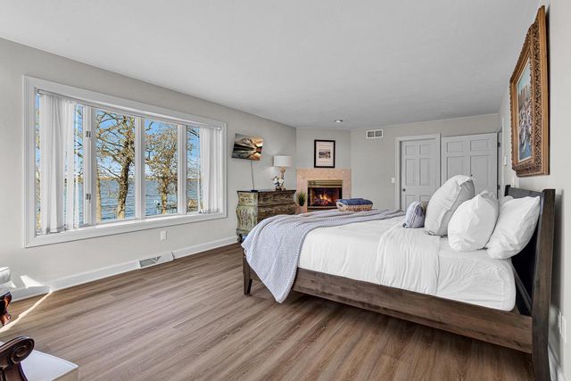 3050 WALDWIC LANE, Oshkosh, WI 54904