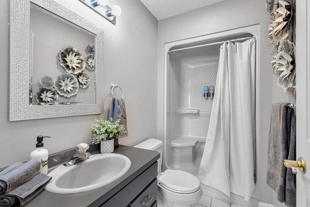 3050 WALDWIC LANE, Oshkosh, WI 54904