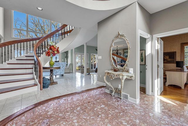 3050 WALDWIC LANE, Oshkosh, WI 54904