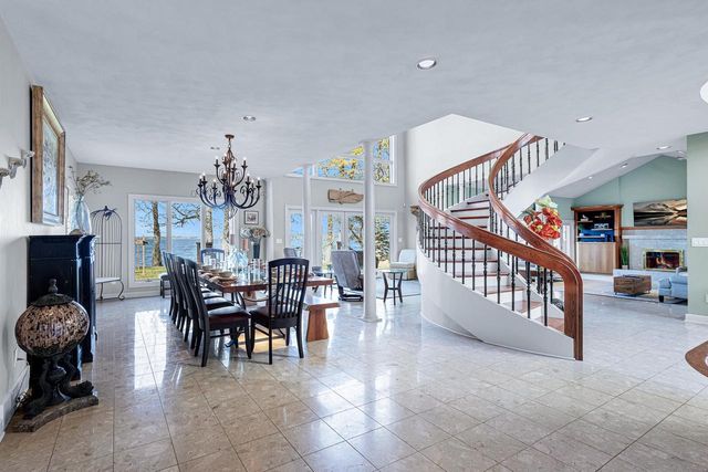 3050 WALDWIC LANE, Oshkosh, WI 54904