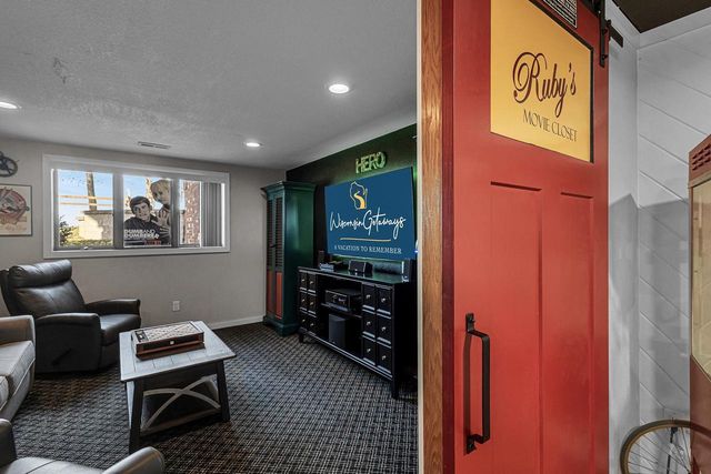 3050 WALDWIC LANE, Oshkosh, WI 54904