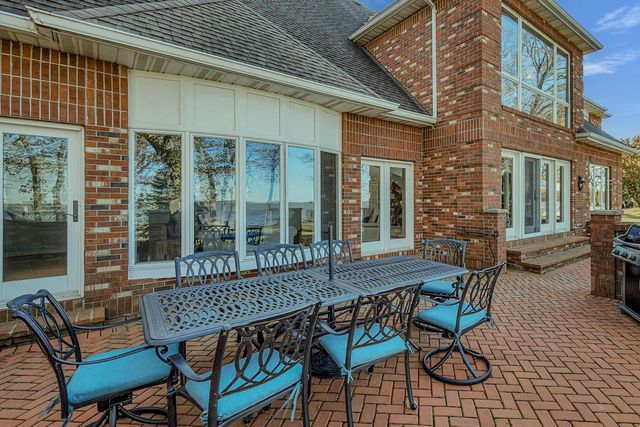 3050 WALDWIC LANE, Oshkosh, WI 54904