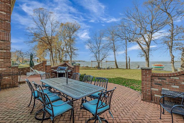 3050 WALDWIC LANE, Oshkosh, WI 54904