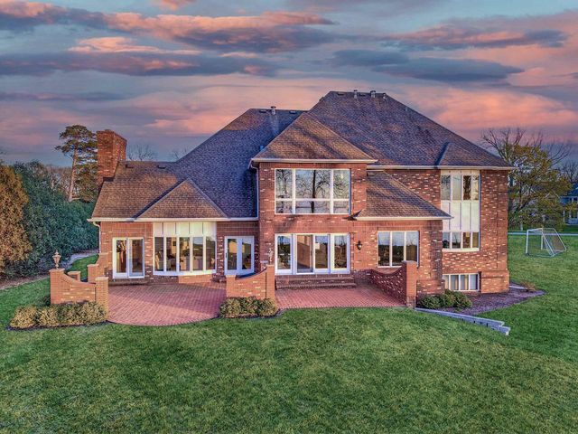 3050 WALDWIC LANE, Oshkosh, WI 54904