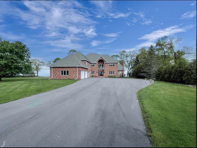 3050 WALDWIC LANE, Oshkosh, WI 54904