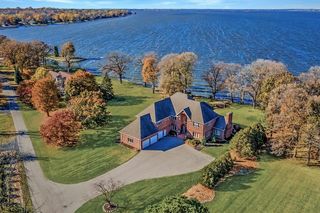 3050 WALDWIC LANE, Oshkosh, WI 54904