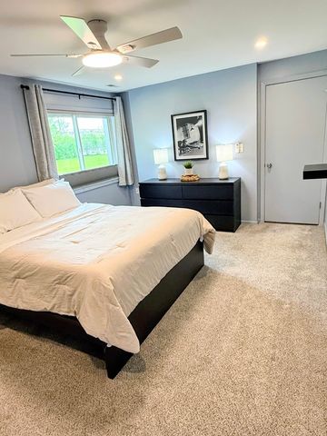 666 Pinecrest Drive 102, Prospect Heights, IL 60070