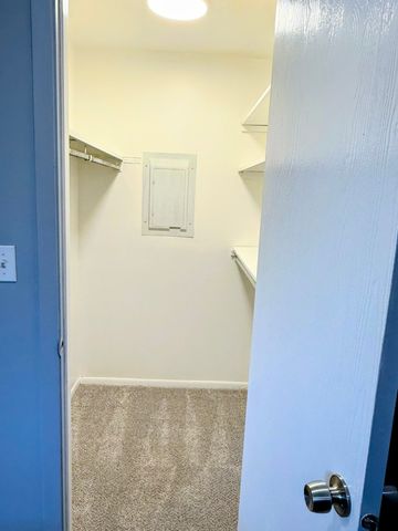 666 Pinecrest Drive 102, Prospect Heights, IL 60070