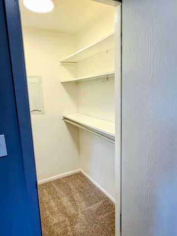 666 Pinecrest Drive 102, Prospect Heights, IL 60070
