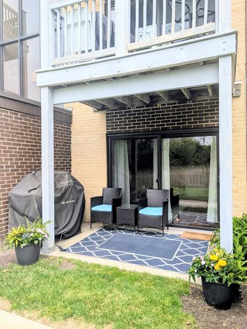 666 Pinecrest Drive 102, Prospect Heights, IL 60070