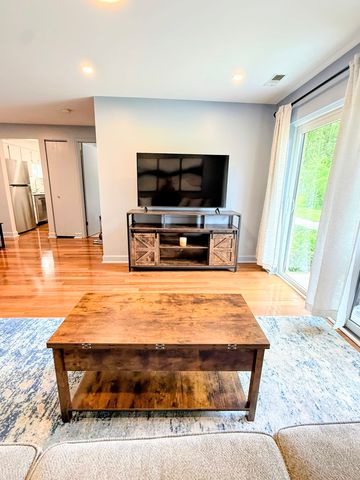 666 Pinecrest Drive 102, Prospect Heights, IL 60070
