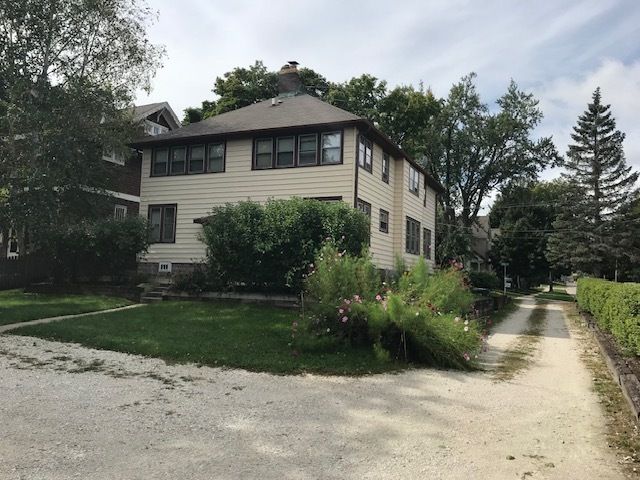 630 N 1st Street, Libertyville, IL 60048