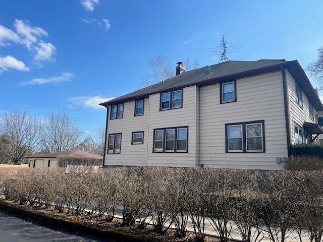 630 N 1st Street, Libertyville, IL 60048