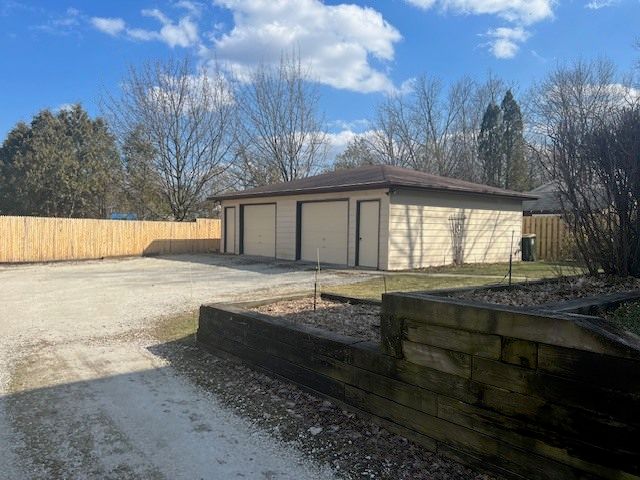 630 N 1st Street, Libertyville, IL 60048