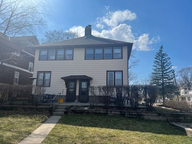 630 N 1st Street, Libertyville, IL 60048