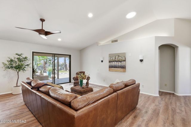 1950 E Desert Lark Pass, Green Valley, AZ 85614