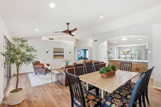 1950 E Desert Lark Pass, Green Valley, AZ 85614