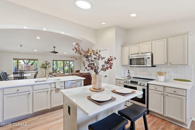 1950 E Desert Lark Pass, Green Valley, AZ 85614