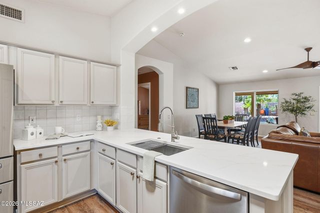 1950 E Desert Lark Pass, Green Valley, AZ 85614