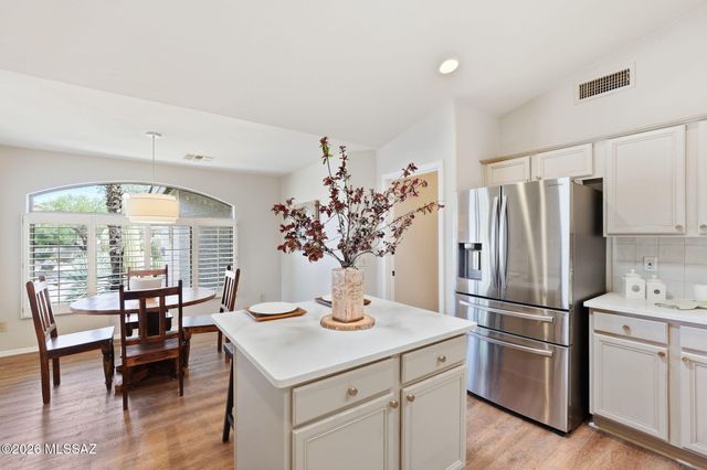 1950 E Desert Lark Pass, Green Valley, AZ 85614