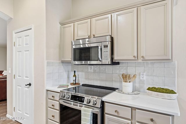 1950 E Desert Lark Pass, Green Valley, AZ 85614