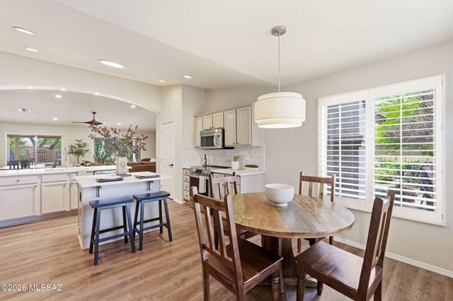 1950 E Desert Lark Pass, Green Valley, AZ 85614