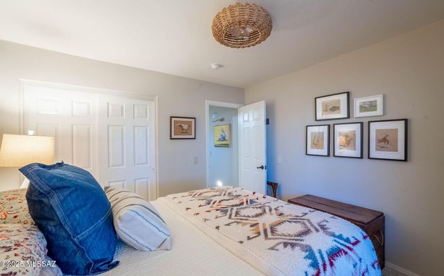 1950 E Desert Lark Pass, Green Valley, AZ 85614