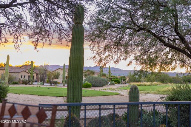 1950 E Desert Lark Pass, Green Valley, AZ 85614