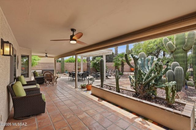 1950 E Desert Lark Pass, Green Valley, AZ 85614
