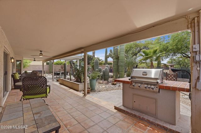 1950 E Desert Lark Pass, Green Valley, AZ 85614