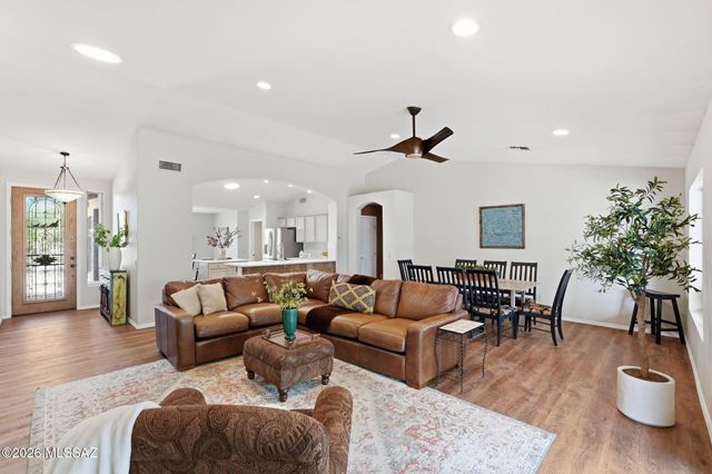 1950 E Desert Lark Pass, Green Valley, AZ 85614