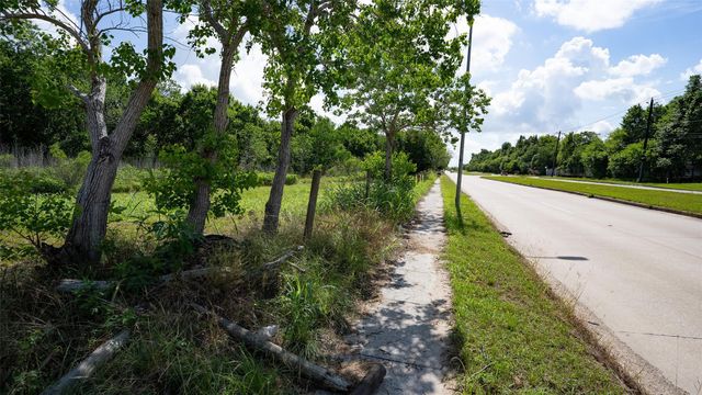 5914 E Orem Drive, Houston, TX 77048