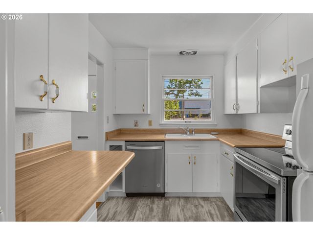 6723 Ne BROADWAY, Portland, OR 97213