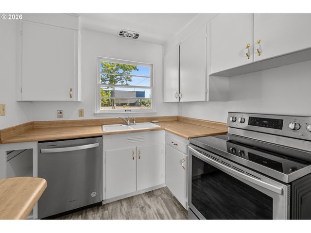 6723 Ne BROADWAY, Portland, OR 97213