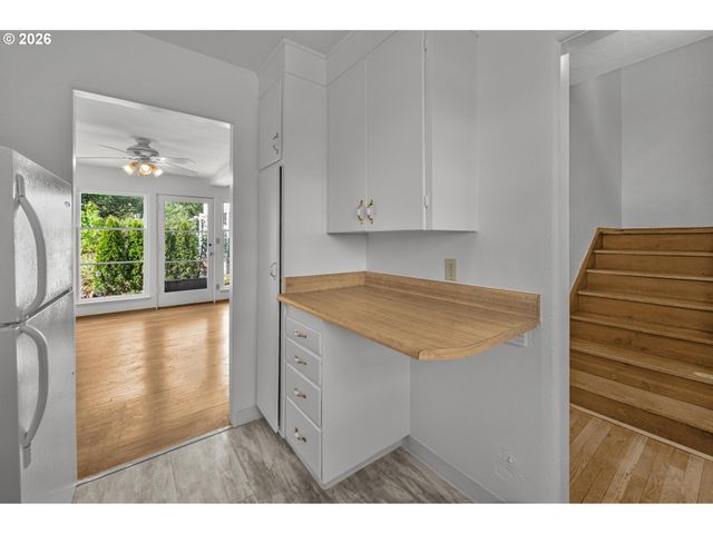 6723 Ne BROADWAY, Portland, OR 97213