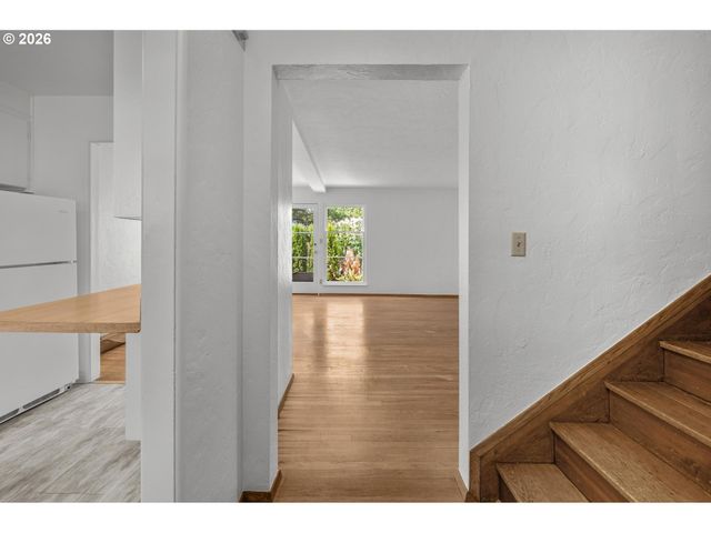 6723 Ne BROADWAY, Portland, OR 97213
