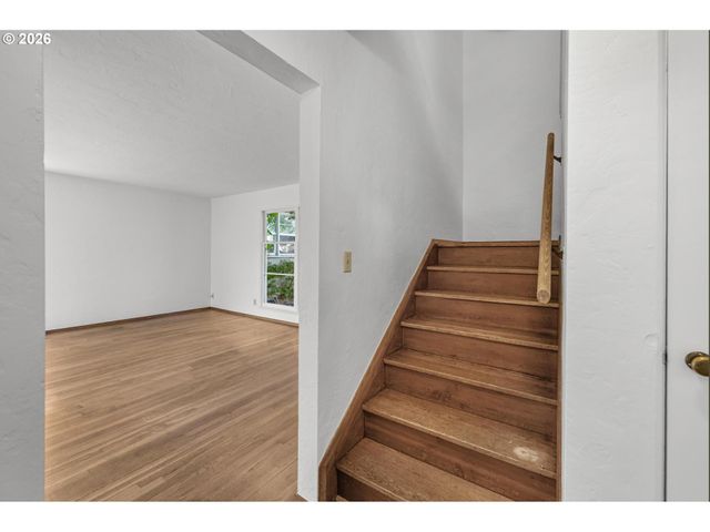 6723 Ne BROADWAY, Portland, OR 97213