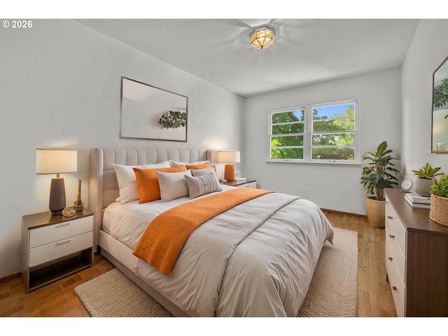 6723 Ne BROADWAY, Portland, OR 97213